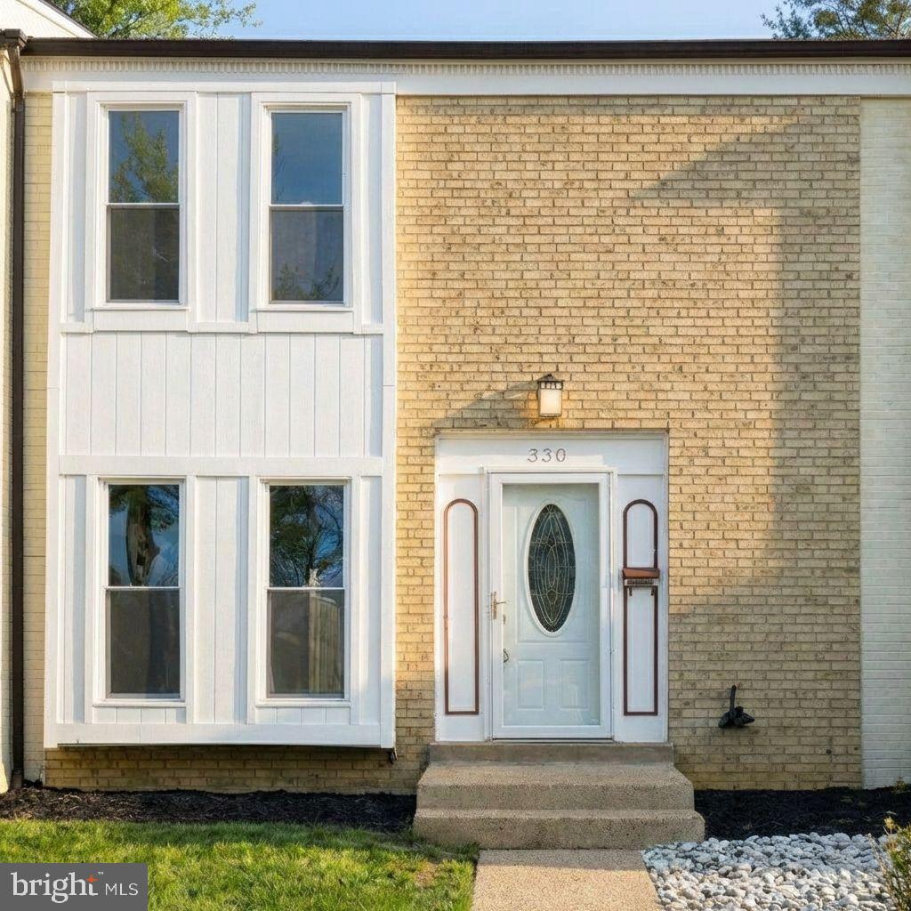 330 SHENANDOAH ST SE, LEESBURG, Virginia 20175, 2 Bedrooms Bedrooms, ,1 BathroomBathrooms,Residential,For sale,330 SHENANDOAH ST SE,VALO2114046 MLS # VALO2114046