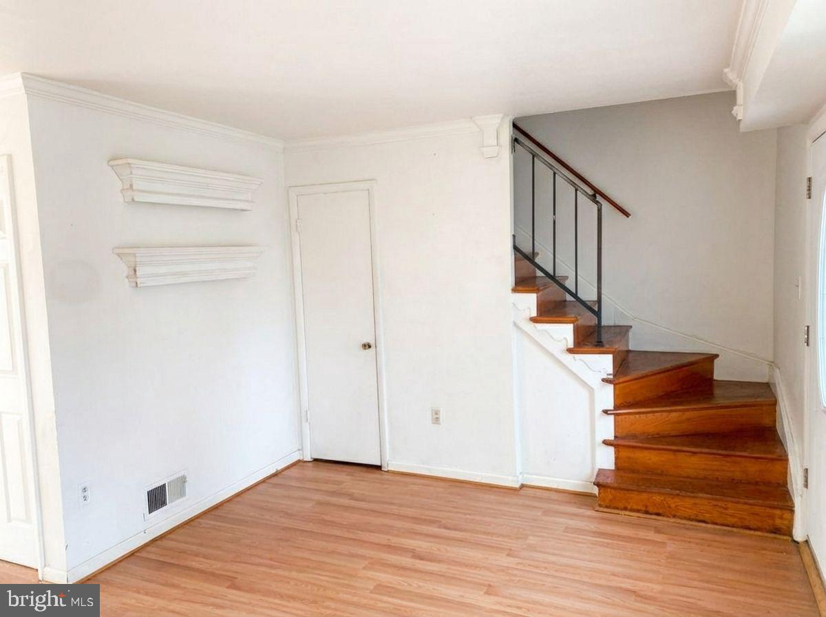 330 SHENANDOAH ST SE, LEESBURG, Virginia 20175, 2 Bedrooms Bedrooms, ,1 BathroomBathrooms,Residential,For sale,330 SHENANDOAH ST SE,VALO2114046 MLS # VALO2114046