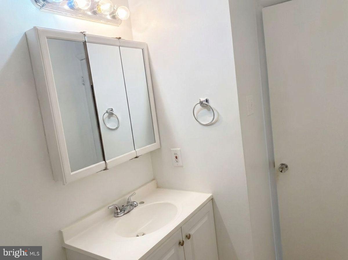 330 SHENANDOAH ST SE, LEESBURG, Virginia 20175, 2 Bedrooms Bedrooms, ,1 BathroomBathrooms,Residential,For sale,330 SHENANDOAH ST SE,VALO2114046 MLS # VALO2114046