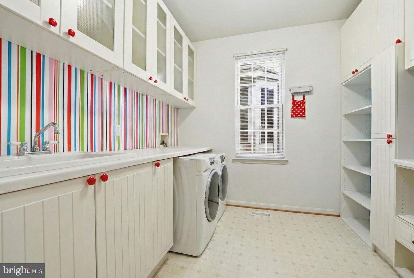 13020 PILGRIMS INN DR, WOODBRIDGE, Virginia 22193, 5 Bedrooms Bedrooms, ,4 BathroomsBathrooms,Residential,For sale,13020 PILGRIMS INN DR,VAPW2110656 MLS # VAPW2110656