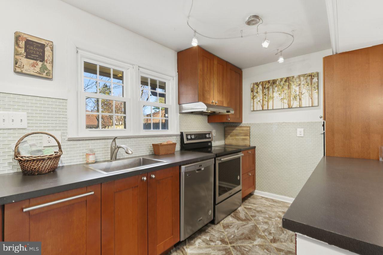 246 S VIRGINIA AVE #99, FALLS CHURCH, Virginia 22046, 2 Bedrooms Bedrooms, ,1 BathroomBathrooms,Residential,For sale,246 S VIRGINIA AVE #99,VAFA2003520 MLS # VAFA2003520