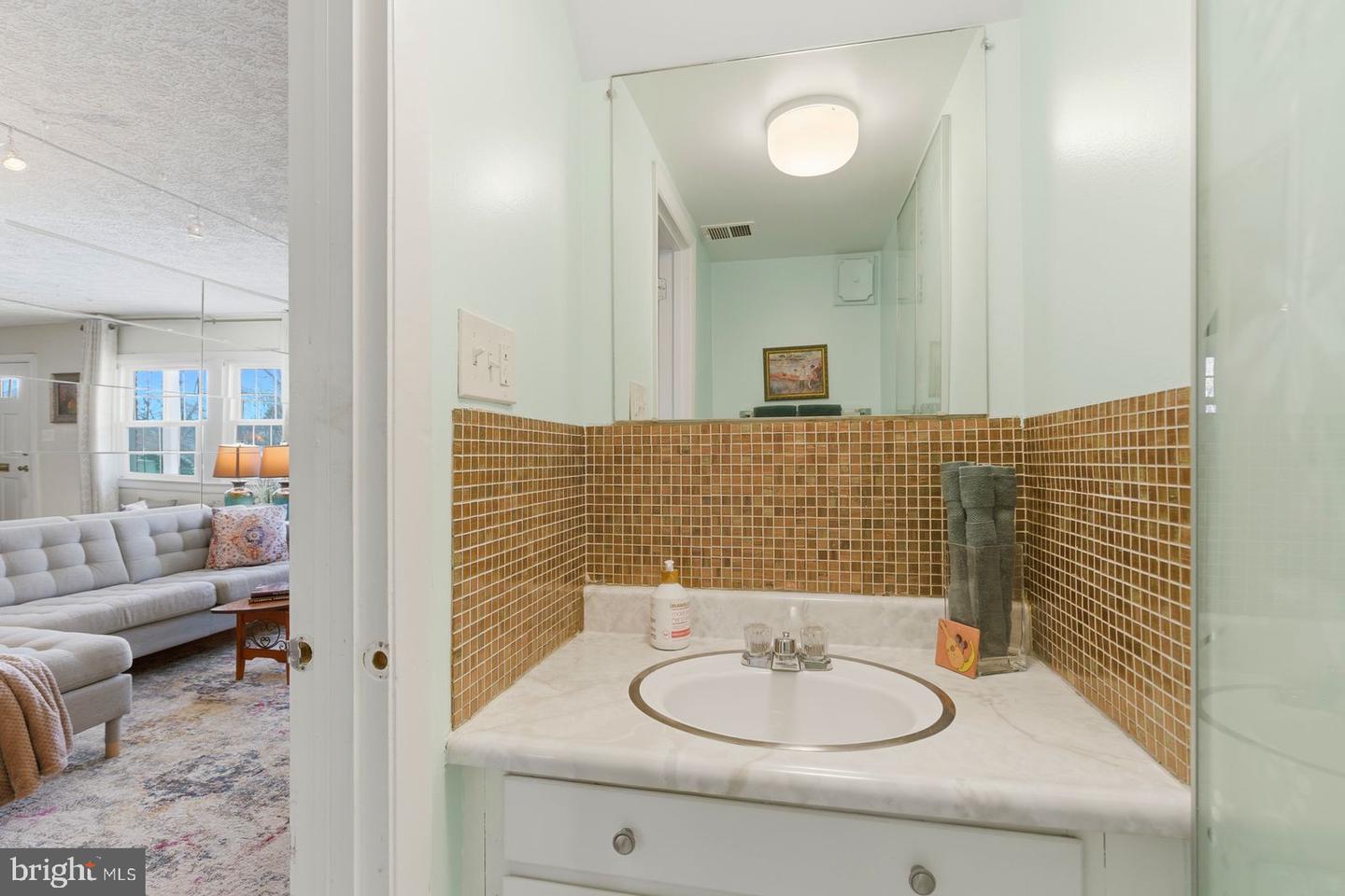 246 S VIRGINIA AVE #99, FALLS CHURCH, Virginia 22046, 2 Bedrooms Bedrooms, ,1 BathroomBathrooms,Residential,For sale,246 S VIRGINIA AVE #99,VAFA2003520 MLS # VAFA2003520