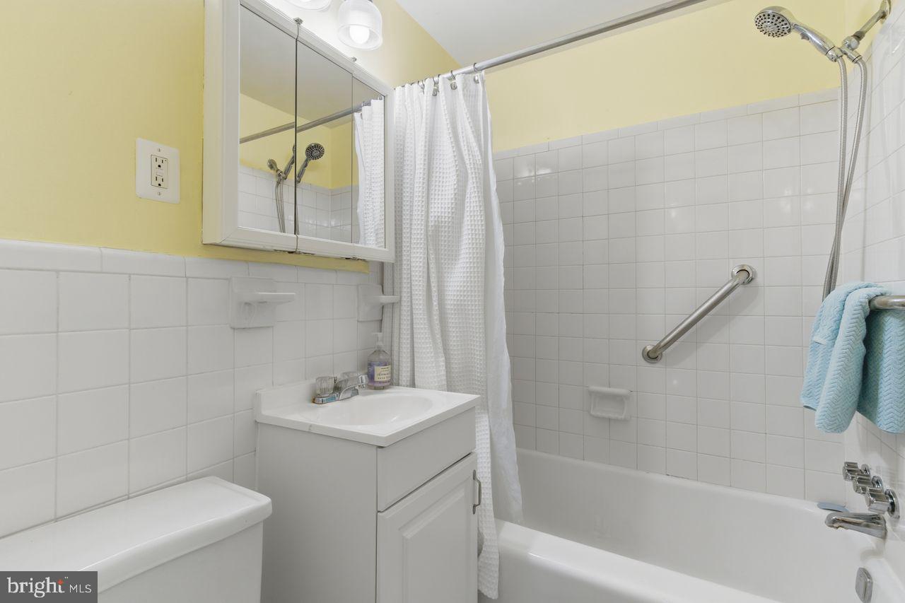 246 S VIRGINIA AVE #99, FALLS CHURCH, Virginia 22046, 2 Bedrooms Bedrooms, ,1 BathroomBathrooms,Residential,For sale,246 S VIRGINIA AVE #99,VAFA2003520 MLS # VAFA2003520