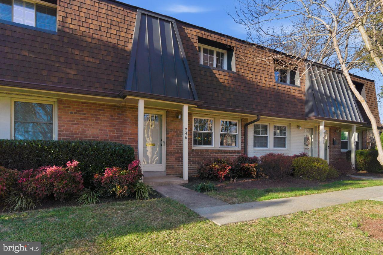 246 S VIRGINIA AVE #99, FALLS CHURCH, Virginia 22046, 2 Bedrooms Bedrooms, ,1 BathroomBathrooms,Residential,For sale,246 S VIRGINIA AVE #99,VAFA2003520 MLS # VAFA2003520