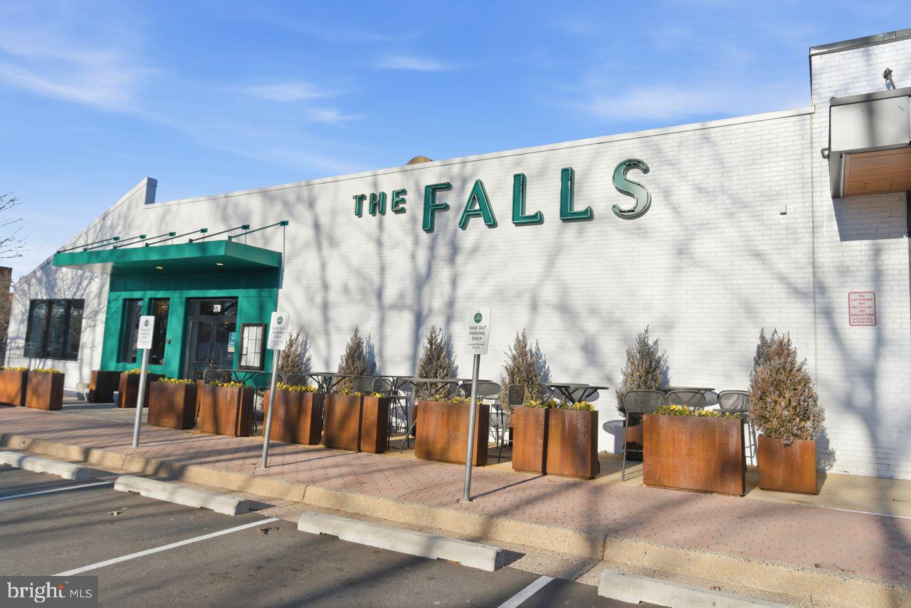 246 S VIRGINIA AVE #99, FALLS CHURCH, Virginia 22046, 2 Bedrooms Bedrooms, ,1 BathroomBathrooms,Residential,For sale,246 S VIRGINIA AVE #99,VAFA2003520 MLS # VAFA2003520