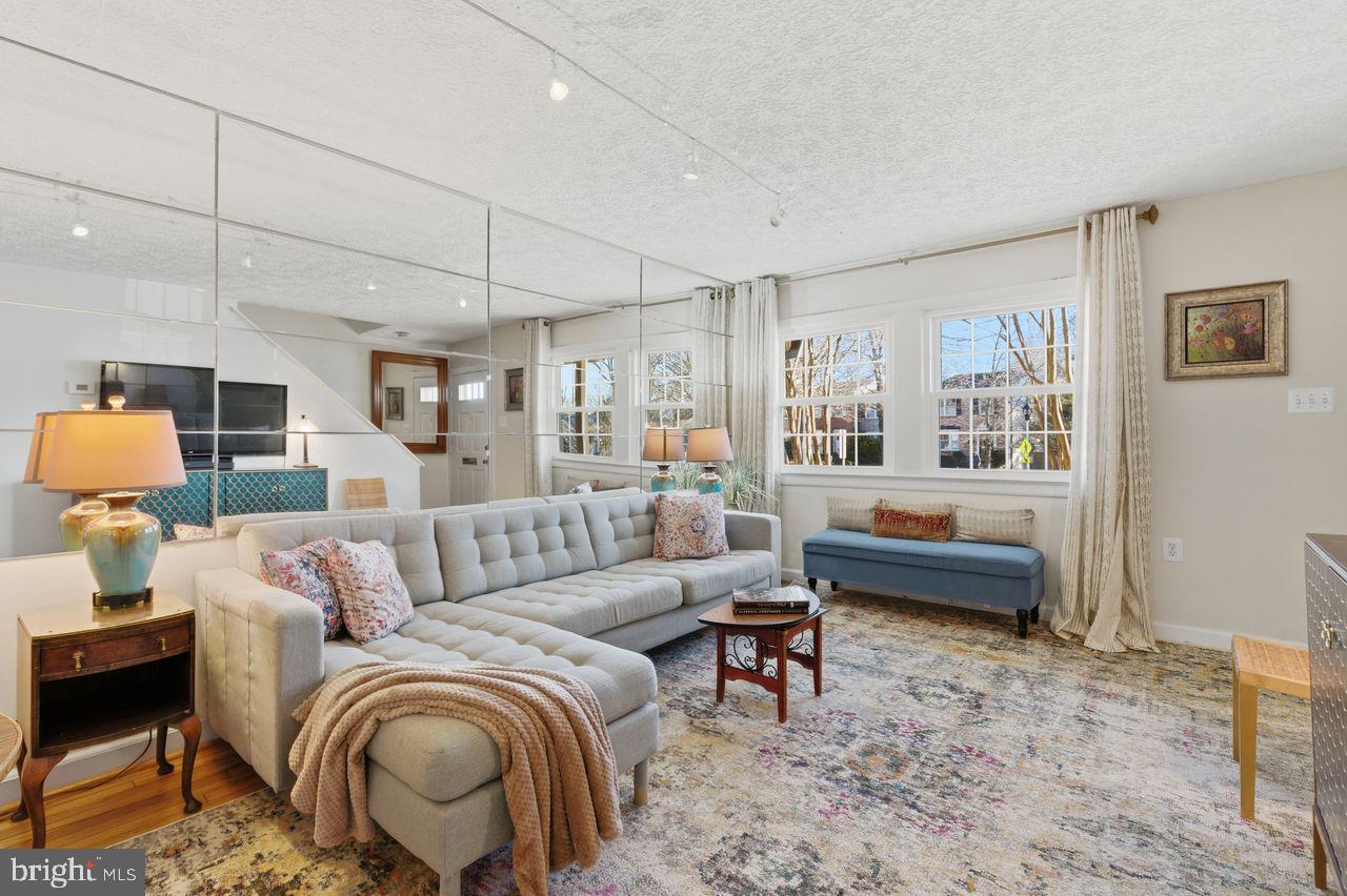 246 S VIRGINIA AVE #99, FALLS CHURCH, Virginia 22046, 2 Bedrooms Bedrooms, ,1 BathroomBathrooms,Residential,For sale,246 S VIRGINIA AVE #99,VAFA2003520 MLS # VAFA2003520