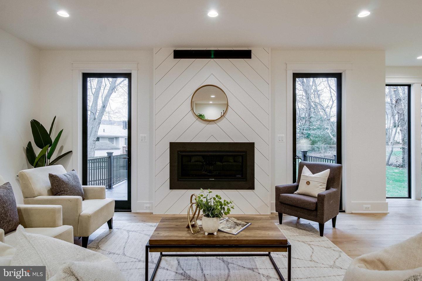 930 FAIRWAY DR NE, VIENNA, Virginia 22180, 6 Bedrooms Bedrooms, 25 Rooms Rooms,6 BathroomsBathrooms,Residential,For sale,930 FAIRWAY DR NE,VAFX2286070 MLS # VAFX2286070