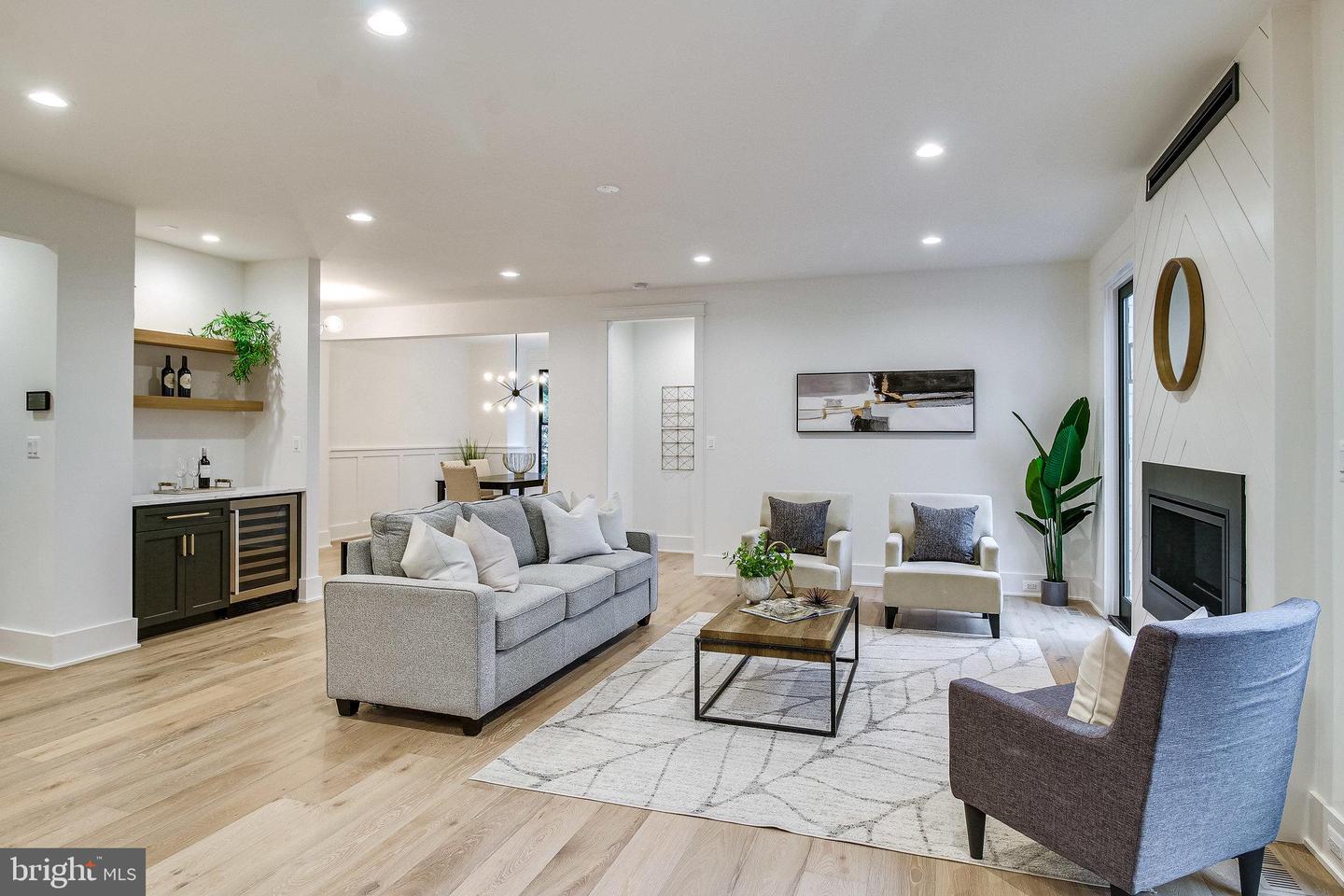 930 FAIRWAY DR NE, VIENNA, Virginia 22180, 6 Bedrooms Bedrooms, 25 Rooms Rooms,6 BathroomsBathrooms,Residential,For sale,930 FAIRWAY DR NE,VAFX2286070 MLS # VAFX2286070