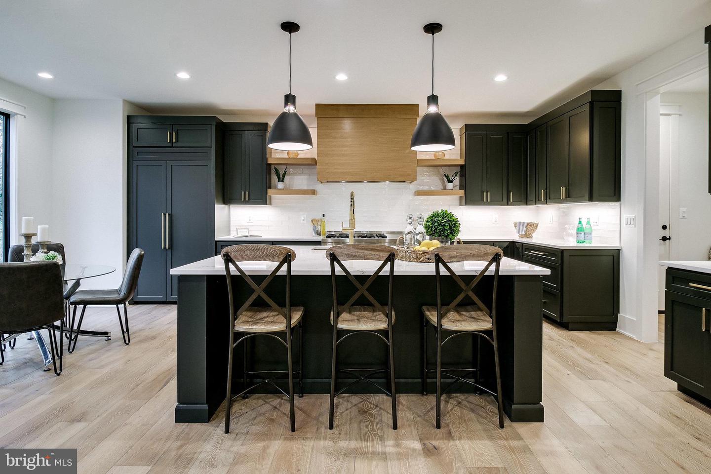 930 FAIRWAY DR NE, VIENNA, Virginia 22180, 6 Bedrooms Bedrooms, 25 Rooms Rooms,6 BathroomsBathrooms,Residential,For sale,930 FAIRWAY DR NE,VAFX2286070 MLS # VAFX2286070