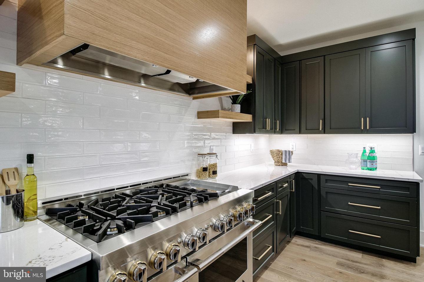 930 FAIRWAY DR NE, VIENNA, Virginia 22180, 6 Bedrooms Bedrooms, 25 Rooms Rooms,6 BathroomsBathrooms,Residential,For sale,930 FAIRWAY DR NE,VAFX2286070 MLS # VAFX2286070