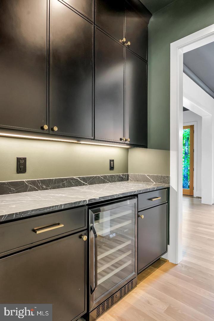 930 FAIRWAY DR NE, VIENNA, Virginia 22180, 6 Bedrooms Bedrooms, 25 Rooms Rooms,6 BathroomsBathrooms,Residential,For sale,930 FAIRWAY DR NE,VAFX2286070 MLS # VAFX2286070