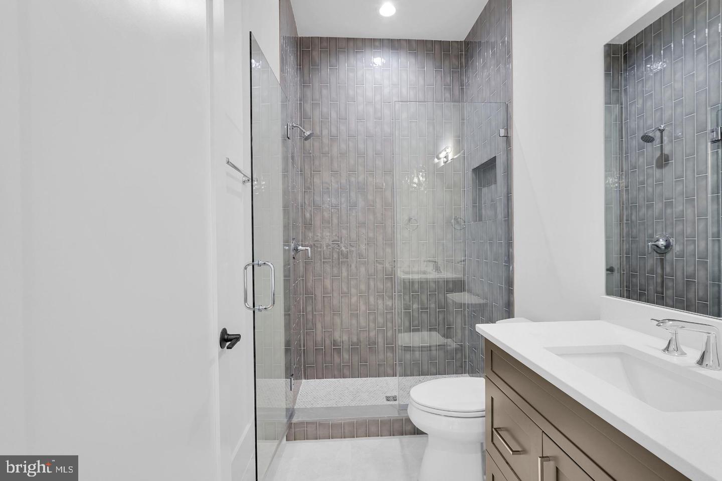 930 FAIRWAY DR NE, VIENNA, Virginia 22180, 6 Bedrooms Bedrooms, 25 Rooms Rooms,6 BathroomsBathrooms,Residential,For sale,930 FAIRWAY DR NE,VAFX2286070 MLS # VAFX2286070