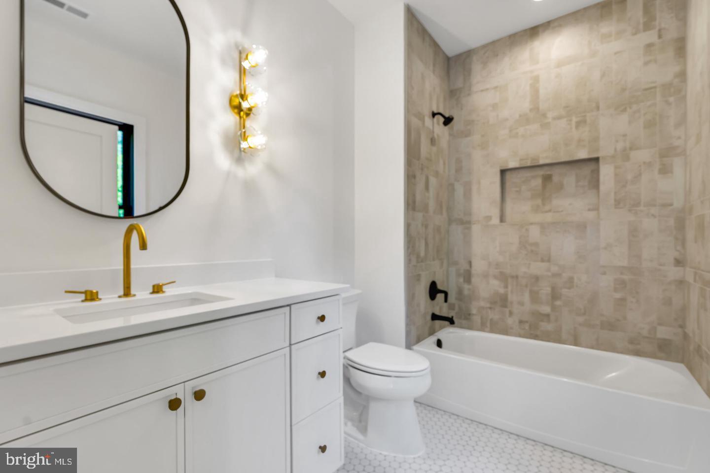 930 FAIRWAY DR NE, VIENNA, Virginia 22180, 6 Bedrooms Bedrooms, 25 Rooms Rooms,6 BathroomsBathrooms,Residential,For sale,930 FAIRWAY DR NE,VAFX2286070 MLS # VAFX2286070