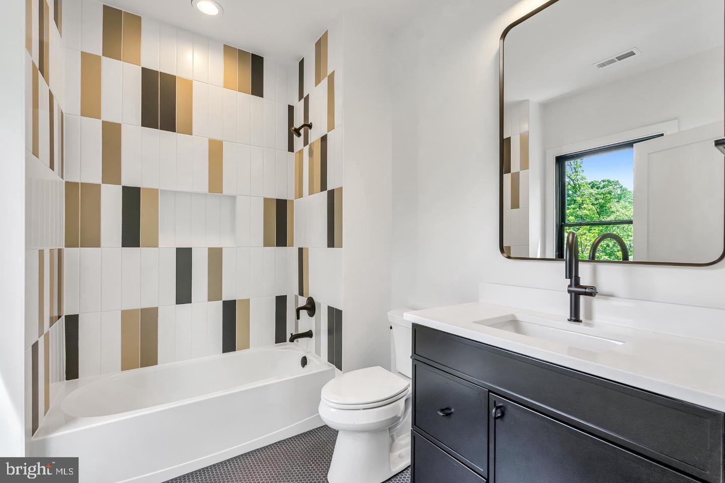 930 FAIRWAY DR NE, VIENNA, Virginia 22180, 6 Bedrooms Bedrooms, 25 Rooms Rooms,6 BathroomsBathrooms,Residential,For sale,930 FAIRWAY DR NE,VAFX2286070 MLS # VAFX2286070