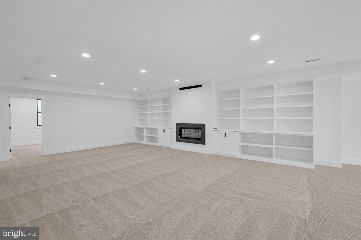 930 FAIRWAY DR NE, VIENNA, Virginia 22180, 6 Bedrooms Bedrooms, 25 Rooms Rooms,6 BathroomsBathrooms,Residential,For sale,930 FAIRWAY DR NE,VAFX2286070 MLS # VAFX2286070