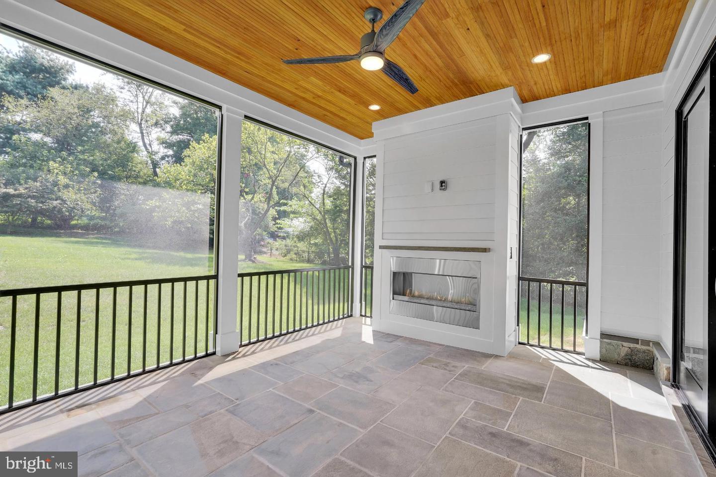 930 FAIRWAY DR NE, VIENNA, Virginia 22180, 6 Bedrooms Bedrooms, 25 Rooms Rooms,6 BathroomsBathrooms,Residential,For sale,930 FAIRWAY DR NE,VAFX2286070 MLS # VAFX2286070