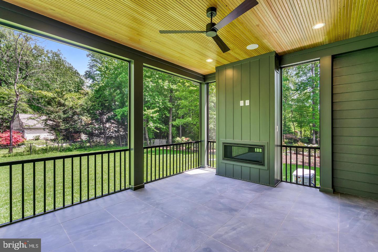 930 FAIRWAY DR NE, VIENNA, Virginia 22180, 6 Bedrooms Bedrooms, 25 Rooms Rooms,6 BathroomsBathrooms,Residential,For sale,930 FAIRWAY DR NE,VAFX2286070 MLS # VAFX2286070