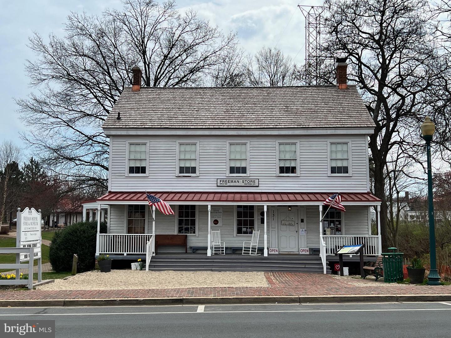 930 FAIRWAY DR NE, VIENNA, Virginia 22180, 6 Bedrooms Bedrooms, 25 Rooms Rooms,6 BathroomsBathrooms,Residential,For sale,930 FAIRWAY DR NE,VAFX2286070 MLS # VAFX2286070