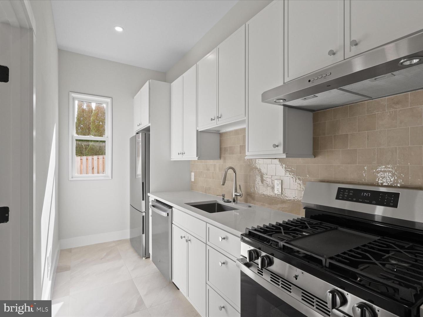 616 GIBSON CIR SW, VIENNA, Virginia 22180, 6 Bedrooms Bedrooms, ,6 BathroomsBathrooms,Residential,For sale,616 GIBSON CIR SW,VAFX2286098 MLS # VAFX2286098