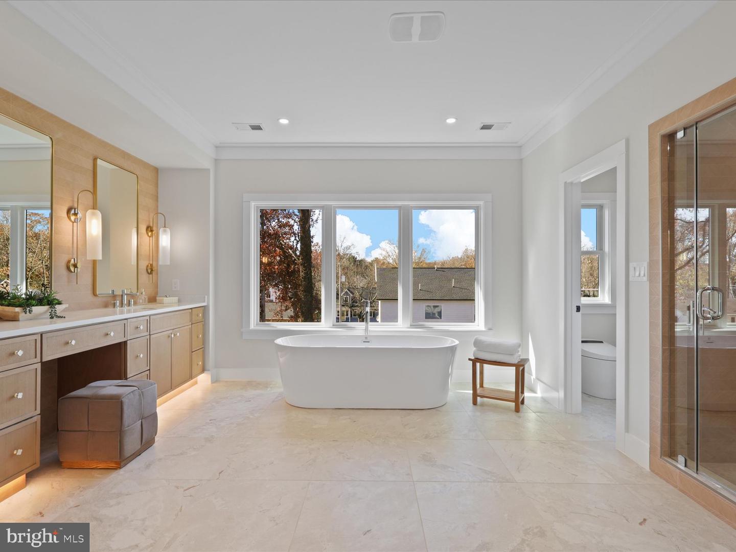 616 GIBSON CIR SW, VIENNA, Virginia 22180, 6 Bedrooms Bedrooms, ,6 BathroomsBathrooms,Residential,For sale,616 GIBSON CIR SW,VAFX2286098 MLS # VAFX2286098