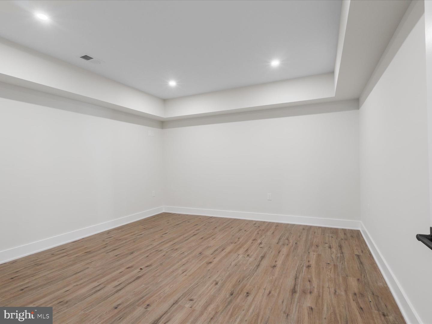 616 GIBSON CIR SW, VIENNA, Virginia 22180, 6 Bedrooms Bedrooms, ,6 BathroomsBathrooms,Residential,For sale,616 GIBSON CIR SW,VAFX2286098 MLS # VAFX2286098