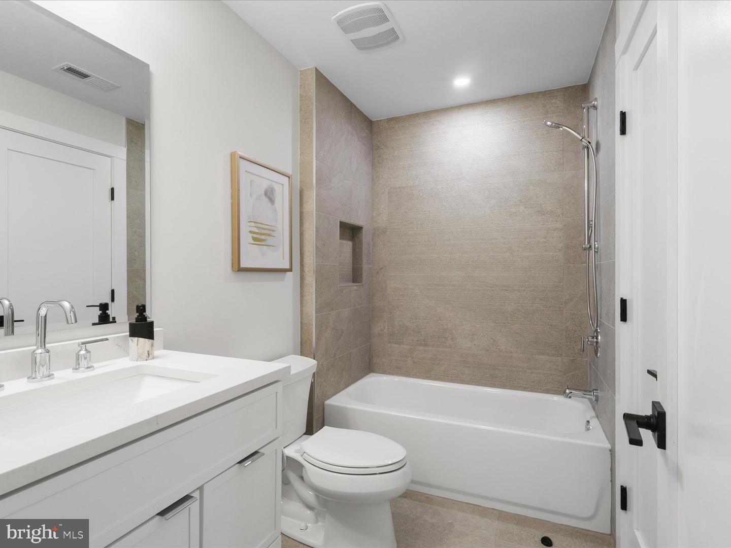 616 GIBSON CIR SW, VIENNA, Virginia 22180, 6 Bedrooms Bedrooms, ,6 BathroomsBathrooms,Residential,For sale,616 GIBSON CIR SW,VAFX2286098 MLS # VAFX2286098