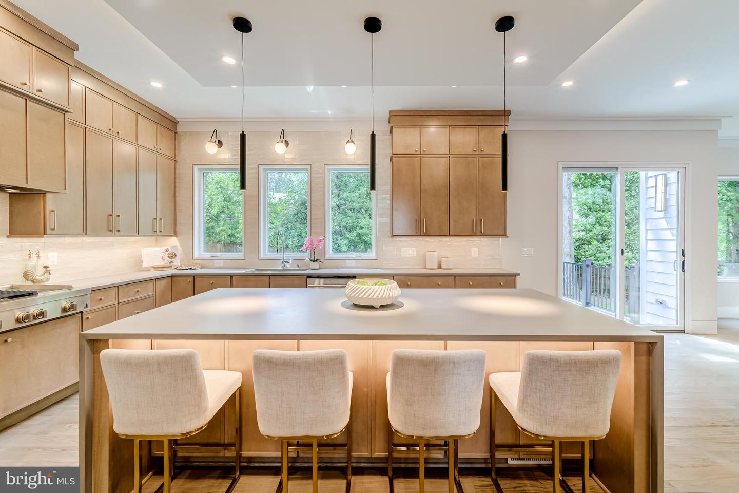 506 KINGSLEY RD SW, VIENNA, Virginia 22180, 6 Bedrooms Bedrooms, ,6 BathroomsBathrooms,Residential,For sale,506 KINGSLEY RD SW,VAFX2286100 MLS # VAFX2286100