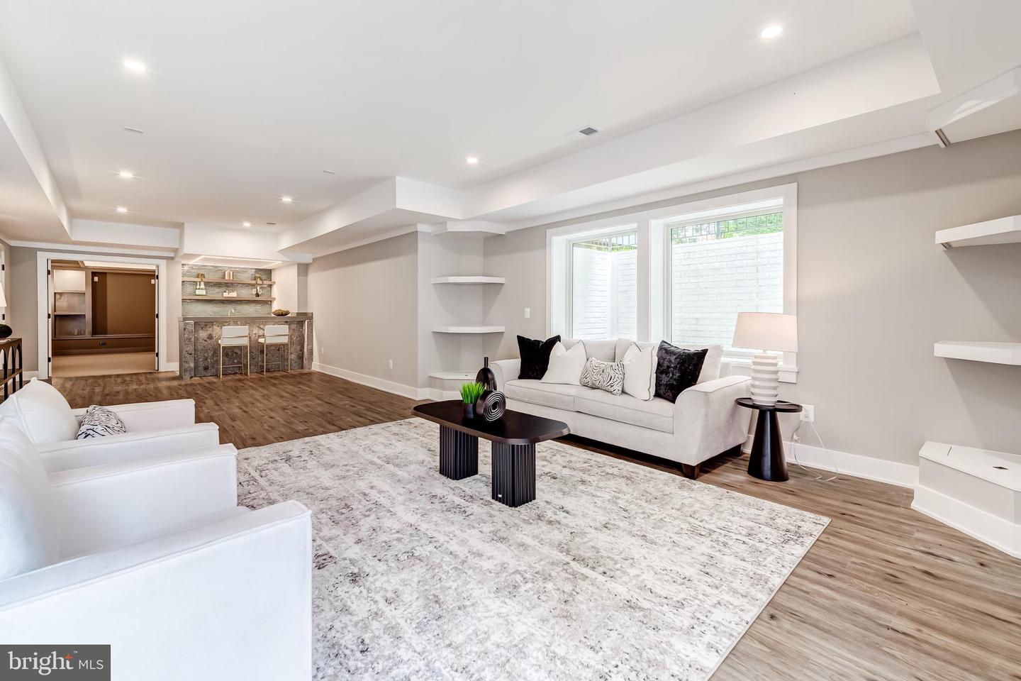 506 KINGSLEY RD SW, VIENNA, Virginia 22180, 6 Bedrooms Bedrooms, ,6 BathroomsBathrooms,Residential,For sale,506 KINGSLEY RD SW,VAFX2286100 MLS # VAFX2286100