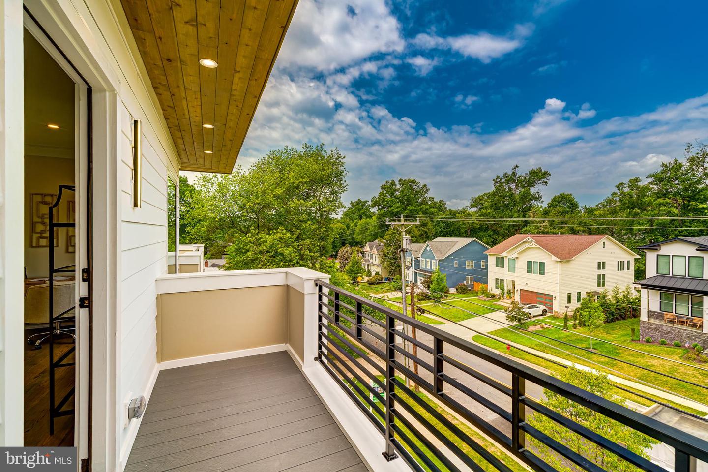 506 KINGSLEY RD SW, VIENNA, Virginia 22180, 6 Bedrooms Bedrooms, ,6 BathroomsBathrooms,Residential,For sale,506 KINGSLEY RD SW,VAFX2286100 MLS # VAFX2286100