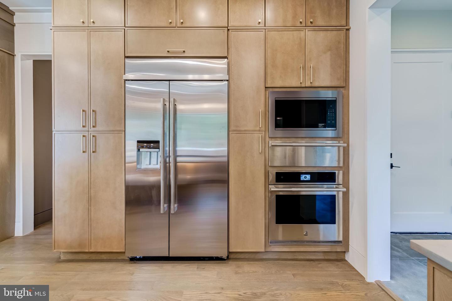 506 KINGSLEY RD SW, VIENNA, Virginia 22180, 6 Bedrooms Bedrooms, ,6 BathroomsBathrooms,Residential,For sale,506 KINGSLEY RD SW,VAFX2286100 MLS # VAFX2286100