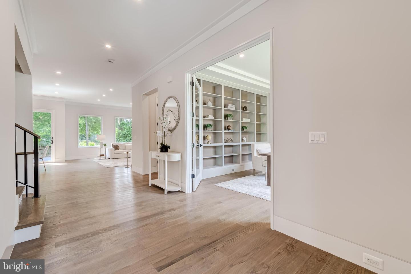 506 KINGSLEY RD SW, VIENNA, Virginia 22180, 6 Bedrooms Bedrooms, ,6 BathroomsBathrooms,Residential,For sale,506 KINGSLEY RD SW,VAFX2286100 MLS # VAFX2286100