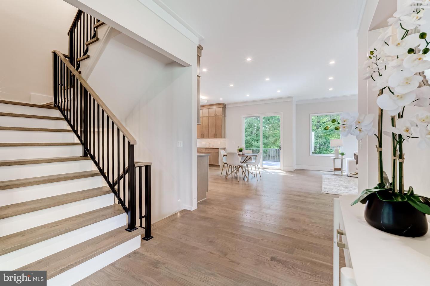 506 KINGSLEY RD SW, VIENNA, Virginia 22180, 6 Bedrooms Bedrooms, ,6 BathroomsBathrooms,Residential,For sale,506 KINGSLEY RD SW,VAFX2286100 MLS # VAFX2286100