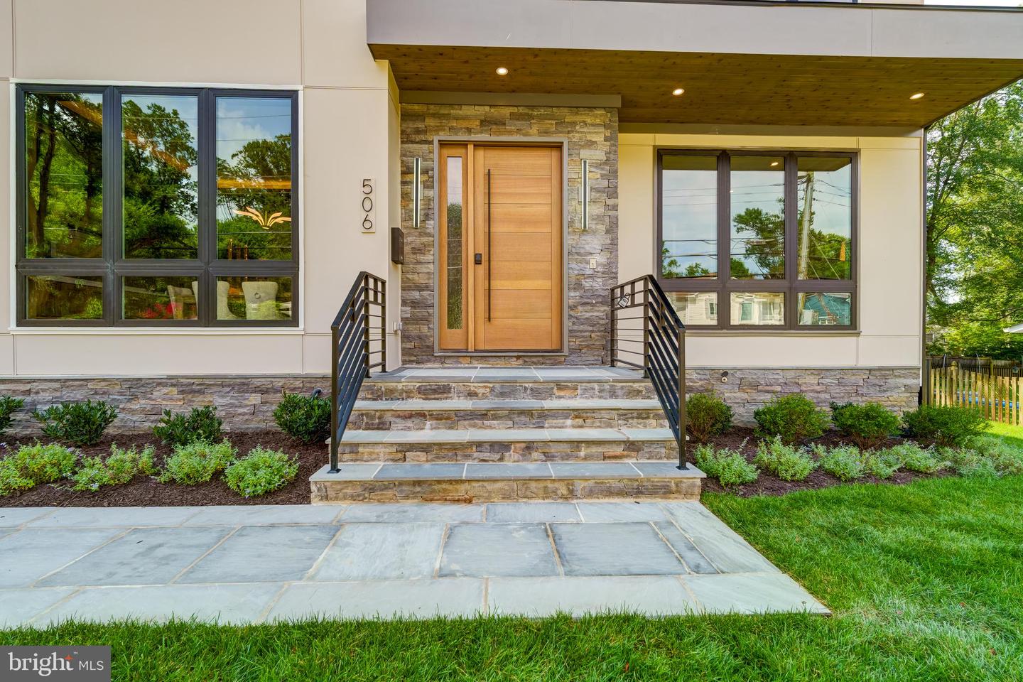 506 KINGSLEY RD SW, VIENNA, Virginia 22180, 6 Bedrooms Bedrooms, ,6 BathroomsBathrooms,Residential,For sale,506 KINGSLEY RD SW,VAFX2286100 MLS # VAFX2286100