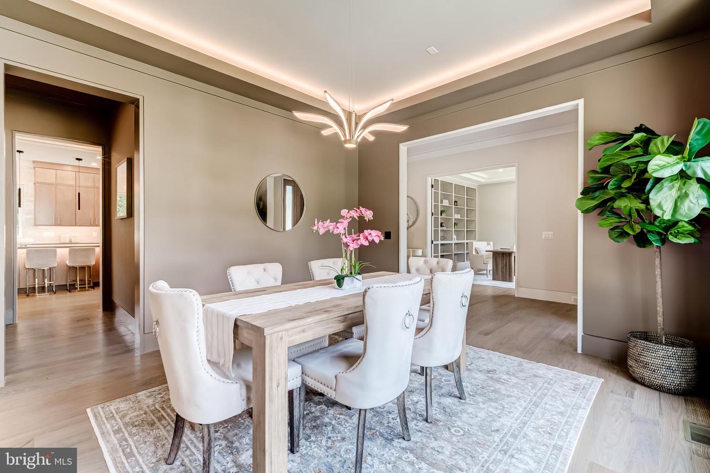 506 KINGSLEY RD SW, VIENNA, Virginia 22180, 6 Bedrooms Bedrooms, ,6 BathroomsBathrooms,Residential,For sale,506 KINGSLEY RD SW,VAFX2286100 MLS # VAFX2286100