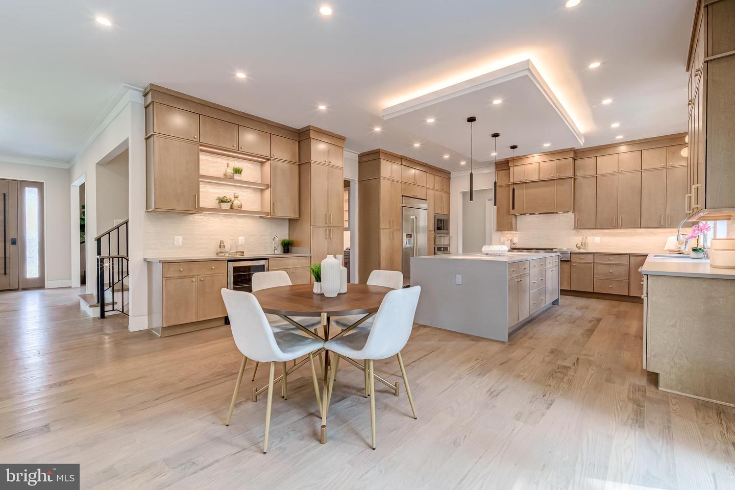 506 KINGSLEY RD SW, VIENNA, Virginia 22180, 6 Bedrooms Bedrooms, ,6 BathroomsBathrooms,Residential,For sale,506 KINGSLEY RD SW,VAFX2286100 MLS # VAFX2286100