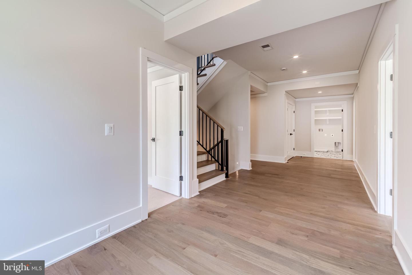 506 KINGSLEY RD SW, VIENNA, Virginia 22180, 6 Bedrooms Bedrooms, ,6 BathroomsBathrooms,Residential,For sale,506 KINGSLEY RD SW,VAFX2286100 MLS # VAFX2286100