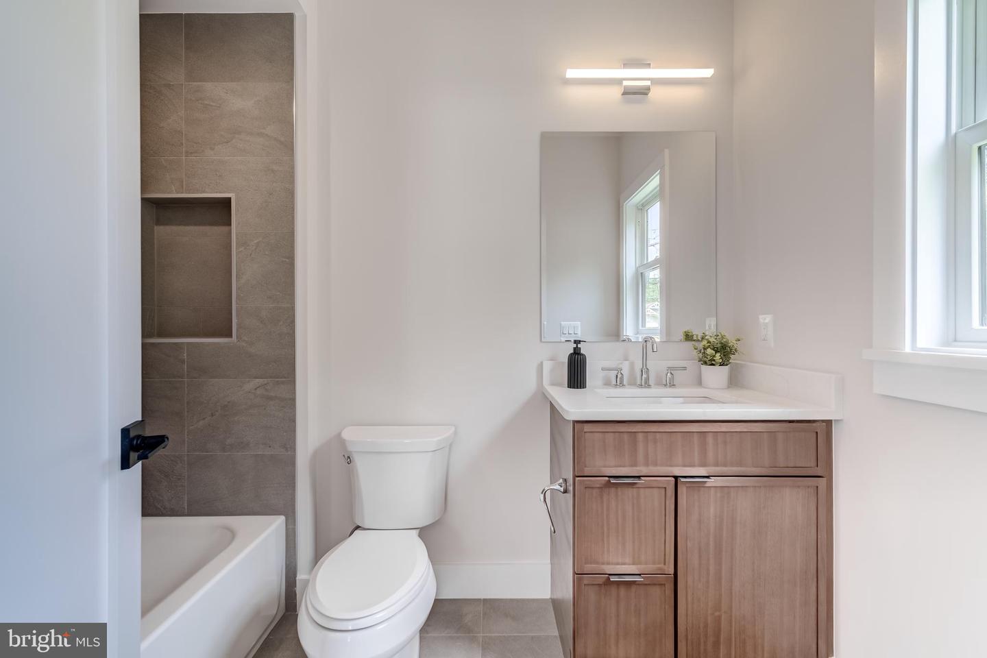 506 KINGSLEY RD SW, VIENNA, Virginia 22180, 6 Bedrooms Bedrooms, ,6 BathroomsBathrooms,Residential,For sale,506 KINGSLEY RD SW,VAFX2286100 MLS # VAFX2286100