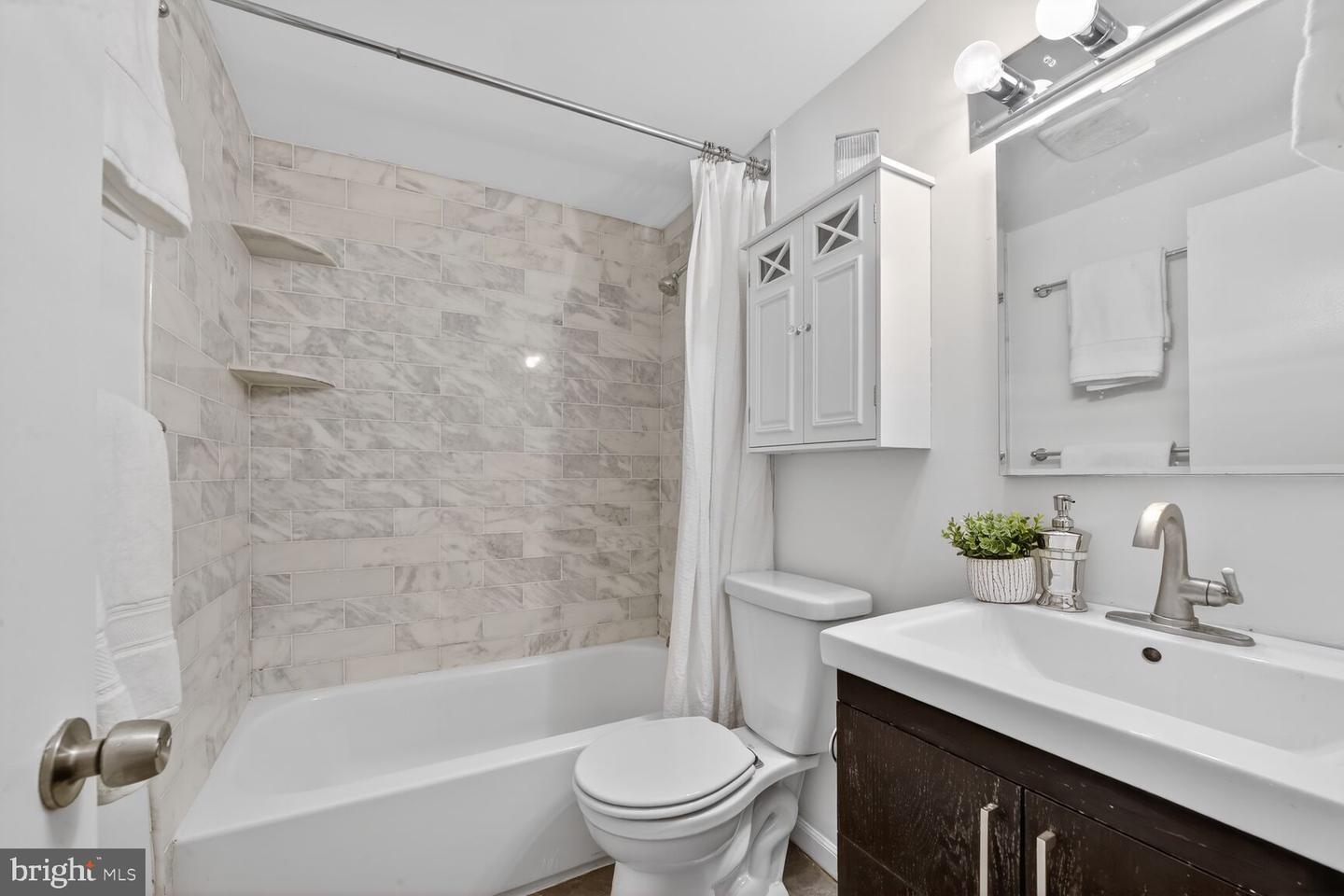 1669 COLUMBIA NW #313, WASHINGTON, District Of Columbia 20009, 2 Bedrooms Bedrooms, ,2 BathroomsBathrooms,Residential,For sale,1669 COLUMBIA NW #313,DCDC2241702 MLS # DCDC2241702