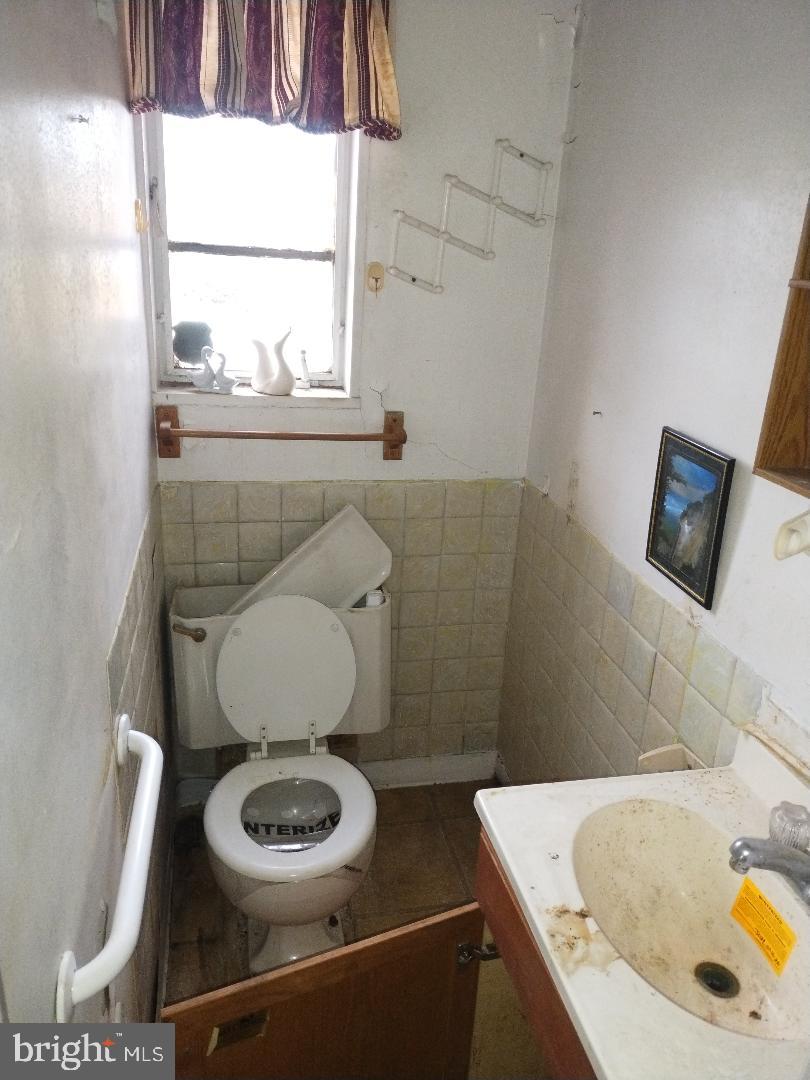 38 SHERIDAN ST NE, WASHINGTON, District Of Columbia 20011, 3 Bedrooms Bedrooms, 6 Rooms Rooms,1 BathroomBathrooms,Residential,For sale,38 SHERIDAN ST NE,DCDC2241724 MLS # DCDC2241724