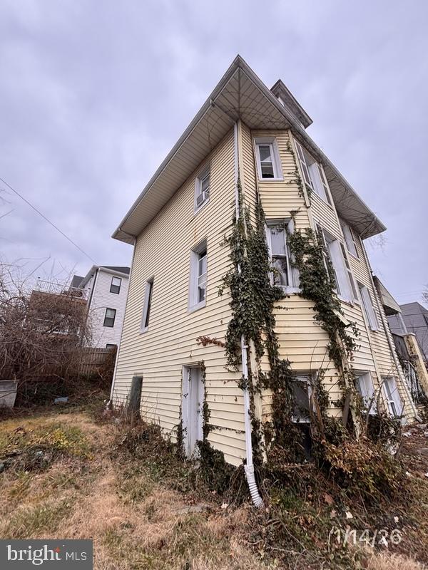 2015 DOUGLAS ST NE, WASHINGTON, District Of Columbia 20018, 3 Bedrooms Bedrooms, ,1 BathroomBathrooms,Residential,For sale,2015 DOUGLAS ST NE,DCDC2241744 MLS # DCDC2241744