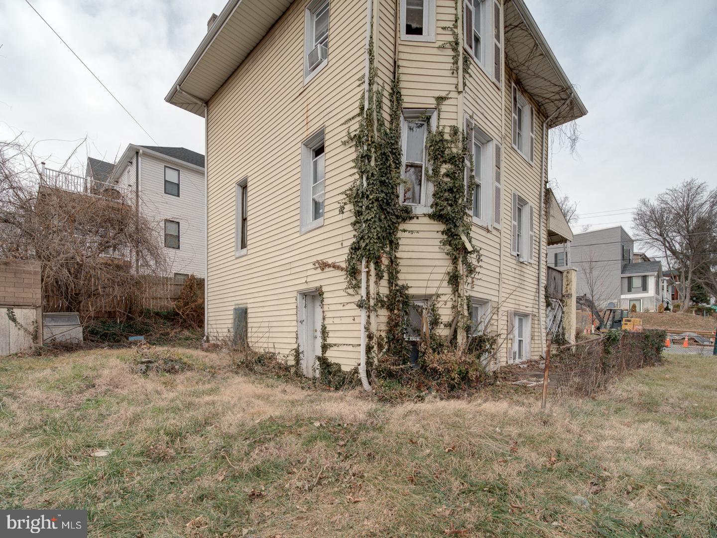 2015 DOUGLAS ST NE, WASHINGTON, District Of Columbia 20018, 3 Bedrooms Bedrooms, ,1 BathroomBathrooms,Residential,For sale,2015 DOUGLAS ST NE,DCDC2241744 MLS # DCDC2241744