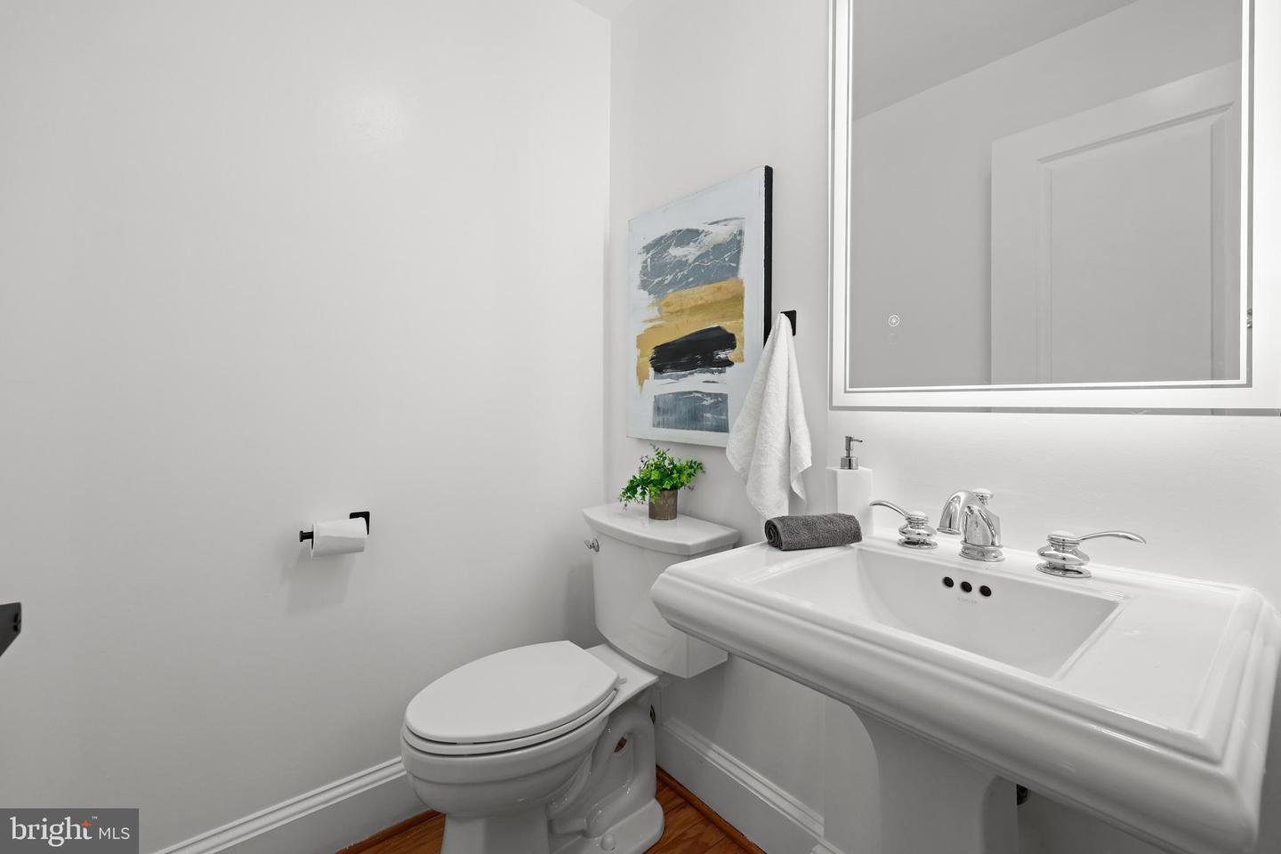 522 N ROYAL ST, ALEXANDRIA, Virginia 22314, 3 Bedrooms Bedrooms, ,2 BathroomsBathrooms,Residential,For sale,522 N ROYAL ST,VAAX2053254 MLS # VAAX2053254