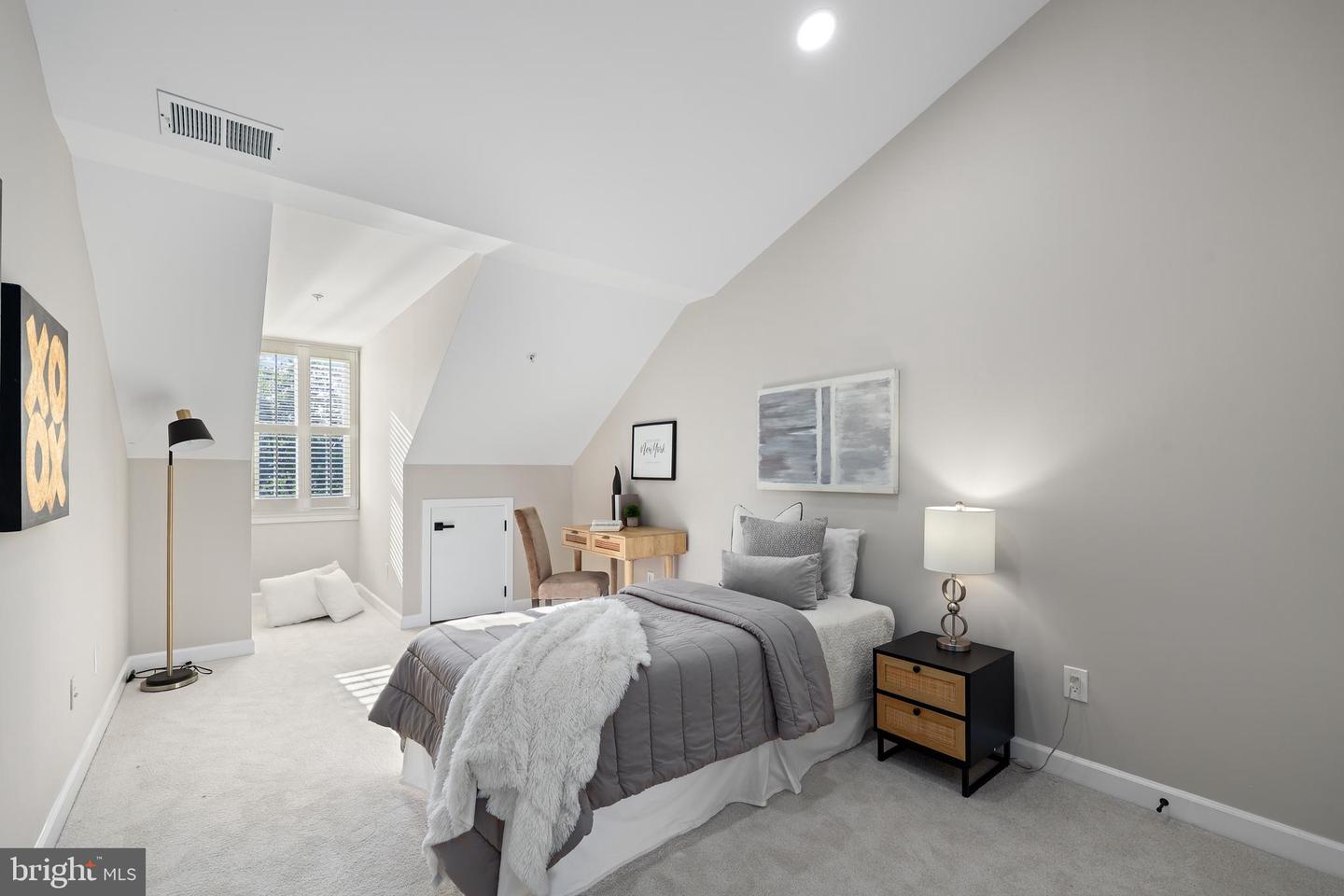 522 N ROYAL ST, ALEXANDRIA, Virginia 22314, 3 Bedrooms Bedrooms, ,2 BathroomsBathrooms,Residential,For sale,522 N ROYAL ST,VAAX2053254 MLS # VAAX2053254