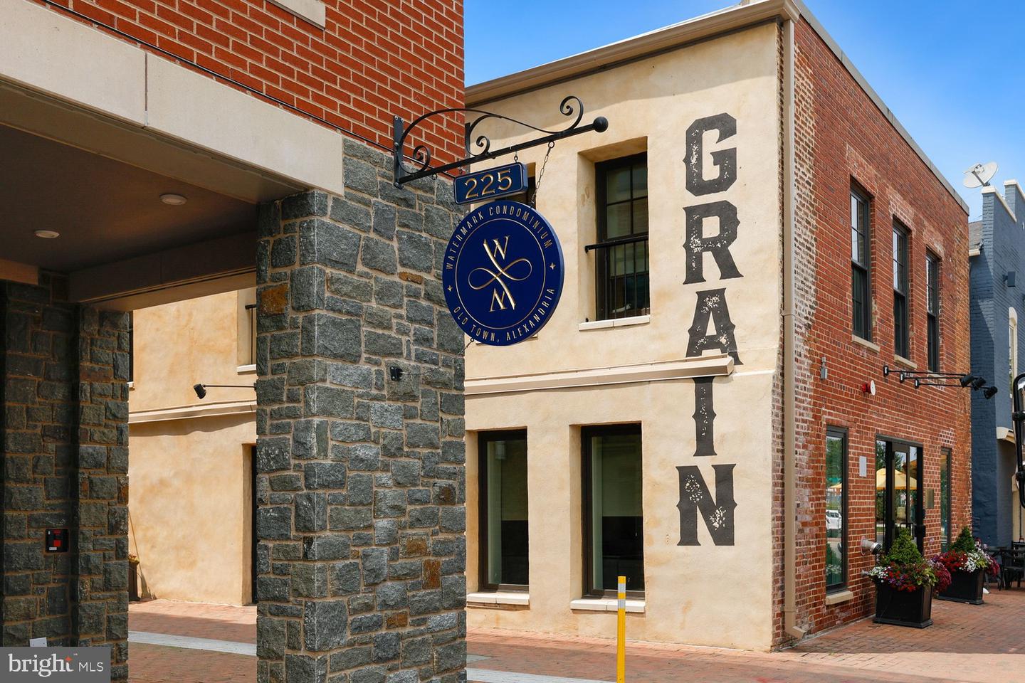 522 N ROYAL ST, ALEXANDRIA, Virginia 22314, 3 Bedrooms Bedrooms, ,2 BathroomsBathrooms,Residential,For sale,522 N ROYAL ST,VAAX2053254 MLS # VAAX2053254