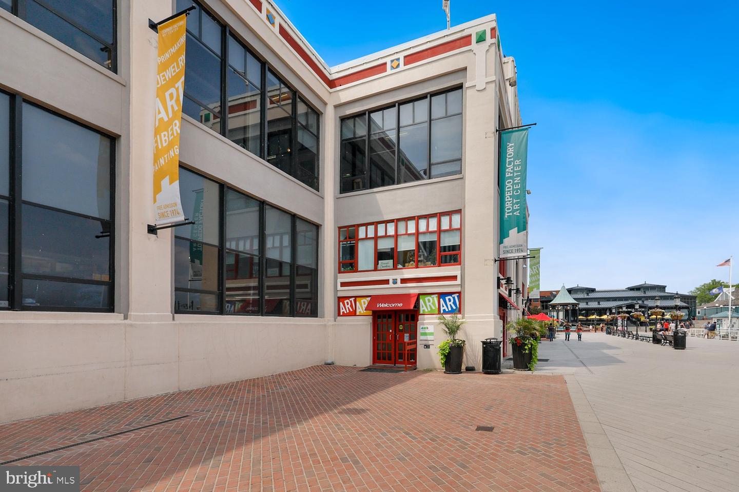 522 N ROYAL ST, ALEXANDRIA, Virginia 22314, 3 Bedrooms Bedrooms, ,2 BathroomsBathrooms,Residential,For sale,522 N ROYAL ST,VAAX2053254 MLS # VAAX2053254