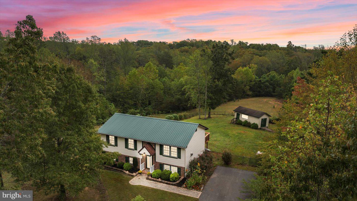 621 HOLLY CORNER RD, FREDERICKSBURG, Virginia 22406, 3 Bedrooms Bedrooms, 5 Rooms Rooms,2 BathroomsBathrooms,Residential,For sale,621 HOLLY CORNER RD,VAST2045316 MLS # VAST2045316