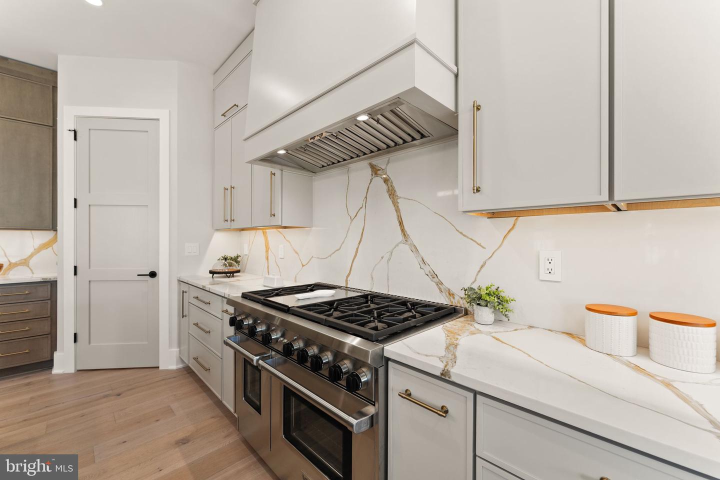 1710 DALEWOOD PLACE, MCLEAN, Virginia 22101, 6 Bedrooms Bedrooms, ,6 BathroomsBathrooms,Residential,For sale,1710 DALEWOOD PLACE,VAFX2286050 MLS # VAFX2286050