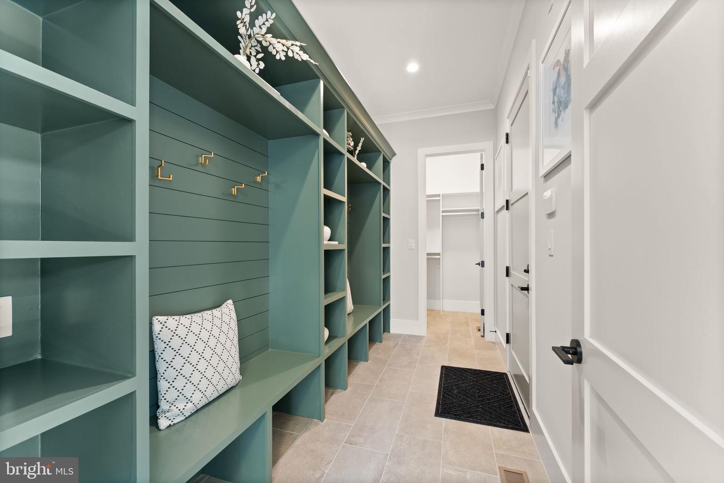 1710 DALEWOOD PLACE, MCLEAN, Virginia 22101, 6 Bedrooms Bedrooms, ,6 BathroomsBathrooms,Residential,For sale,1710 DALEWOOD PLACE,VAFX2286050 MLS # VAFX2286050