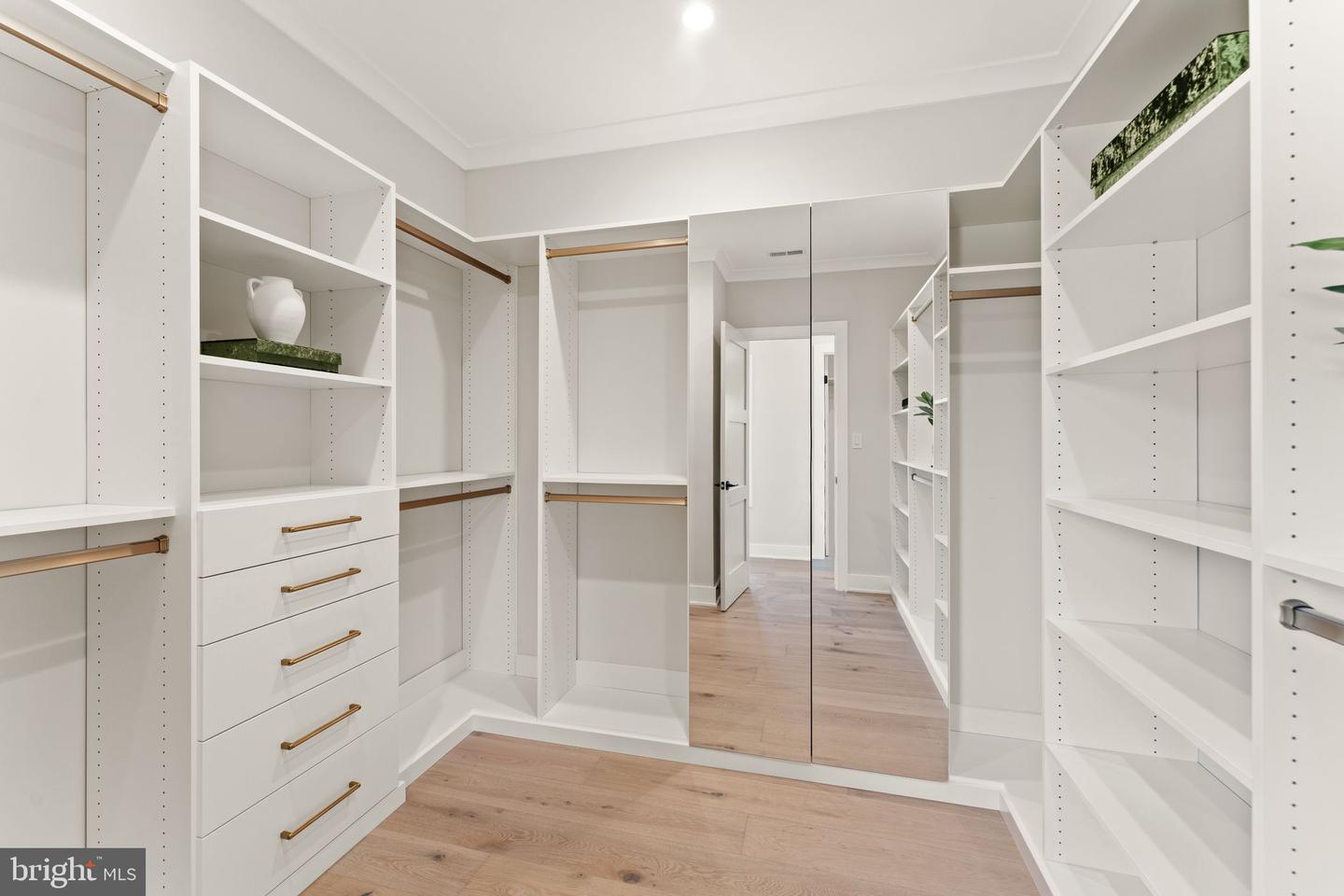 1710 DALEWOOD PLACE, MCLEAN, Virginia 22101, 6 Bedrooms Bedrooms, ,6 BathroomsBathrooms,Residential,For sale,1710 DALEWOOD PLACE,VAFX2286050 MLS # VAFX2286050