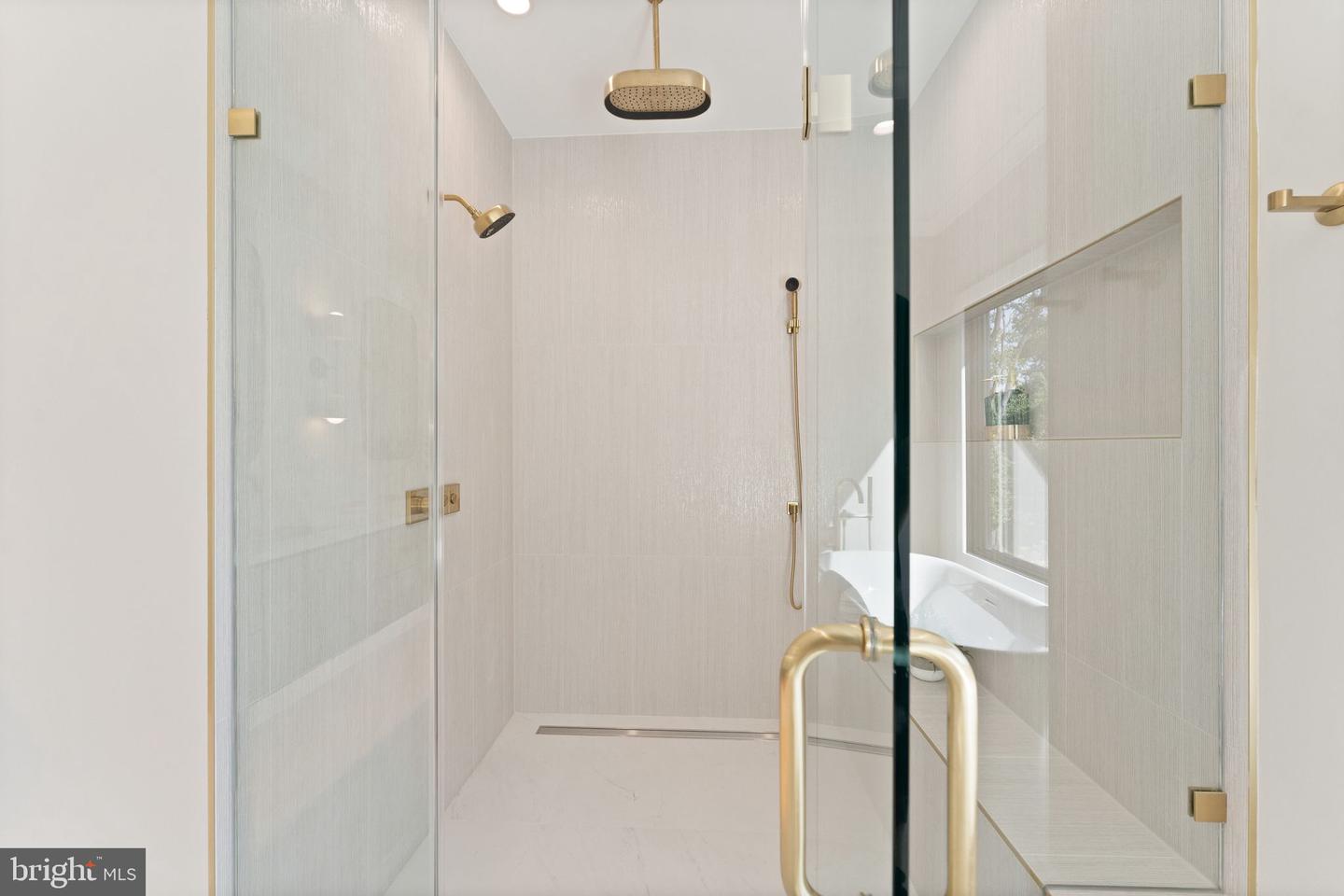 1710 DALEWOOD PLACE, MCLEAN, Virginia 22101, 6 Bedrooms Bedrooms, ,6 BathroomsBathrooms,Residential,For sale,1710 DALEWOOD PLACE,VAFX2286050 MLS # VAFX2286050